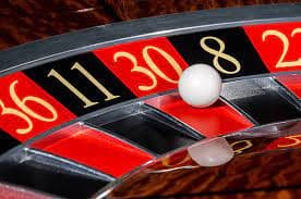 Antarmuka Three Card Poker mybet188 menampilkan opsi taruhan dan hasil permainan